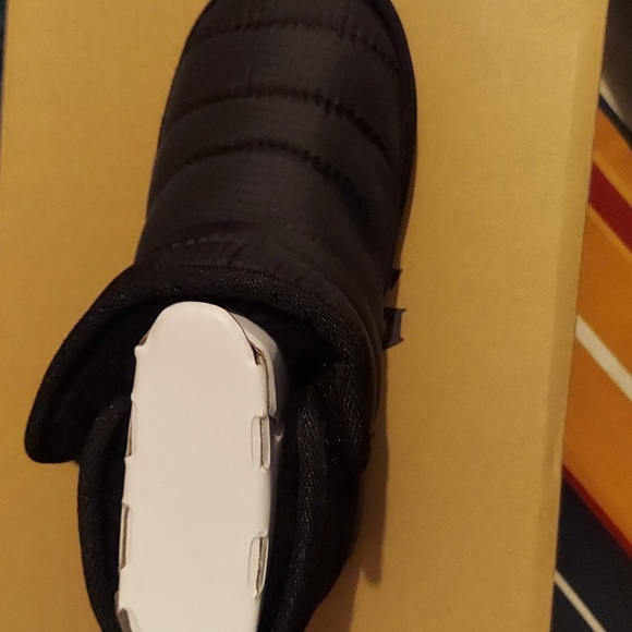 UGG | Zaylen Boots, Black, Size 10 - Picture 8 of 8